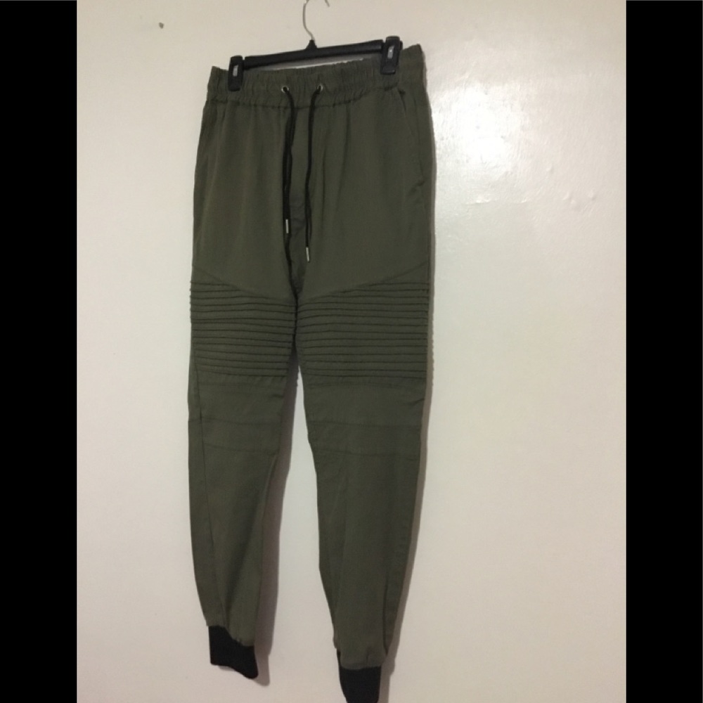 Army green men’s jogger size 32 new without tag